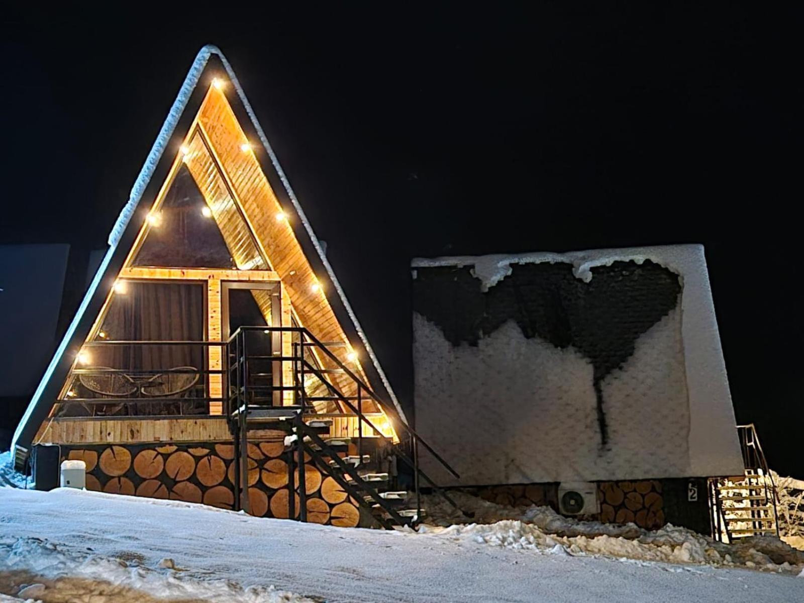 A Pisc Hotel Vatra Moldovitei Exterior photo